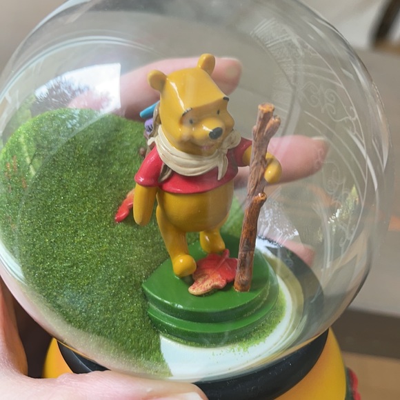 Winnie The Pooh Snow Globe - Picture 4 of 6